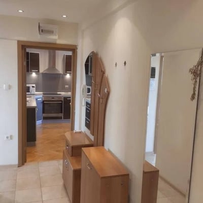 Location d’un appartement spacieux et lumineux, 75 m², quartier Bazar Levski, Varna, Bulgarie